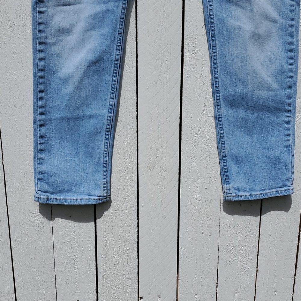 Hollister Jean - Picture 3 of 7